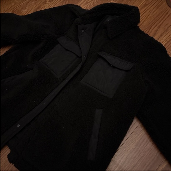 ALO Yoga Black Quilted-Pocket Sherpa Jacket - Picture 11 of 12